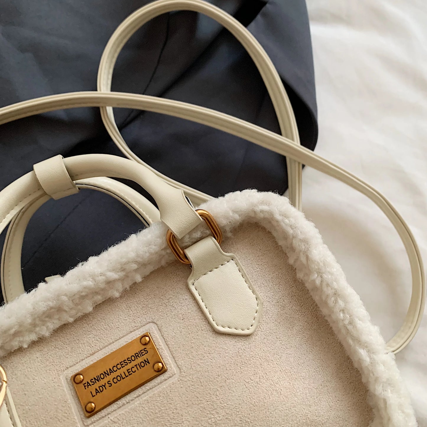 2024 Winter Lamb Woolen Handbag Women's Bag Designer Plush Handbag Fashion Casual Shoulder Messenger Bag Female Square bolsas