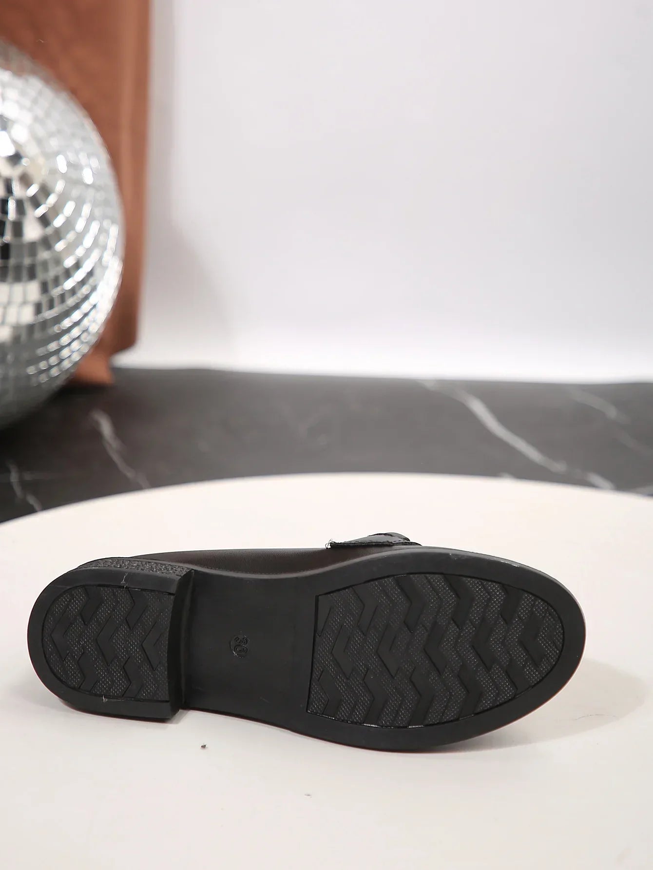 Women's Flat LoafersRetro Round Head Small Leather Shoes Soft Sole Foreign Trade Large Size Trend Zapatos Baratos Liquidaci...